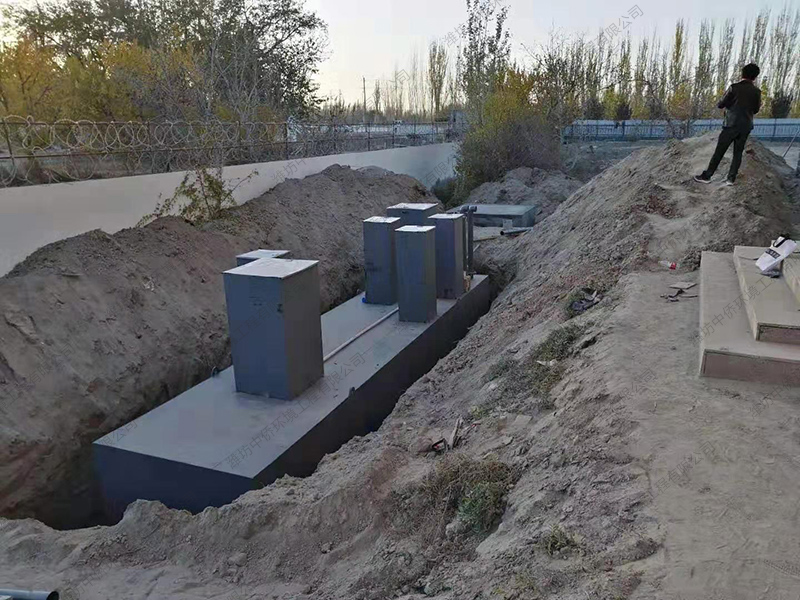 地埋式污水處理設(shè)備安裝現(xiàn)場(chǎng)
